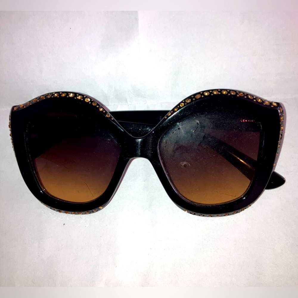 Oversized Cat Eye sunglasses